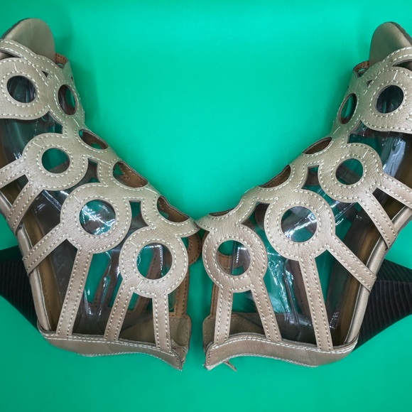 N.Y. VIP Tan Heel Open Toe Sandals Size 8 NWOT - Picture 9 of 14